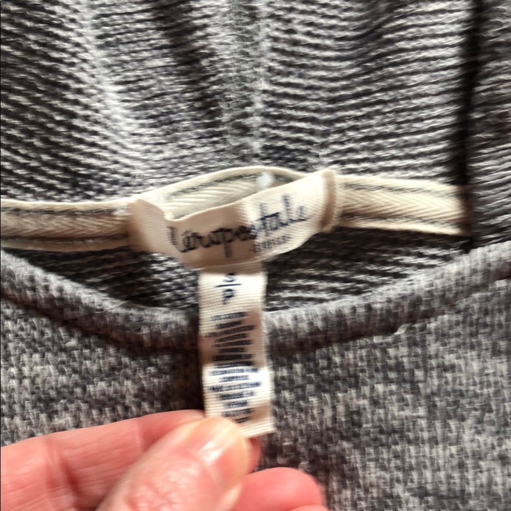 Aeropostale thin hooded sweater - Picture 3 of 3